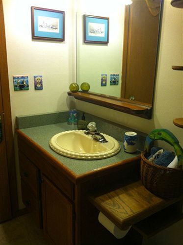 Whalesong Bed And Breakfast Хоумър Екстериор снимка